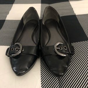 Adorable black buckle flats!